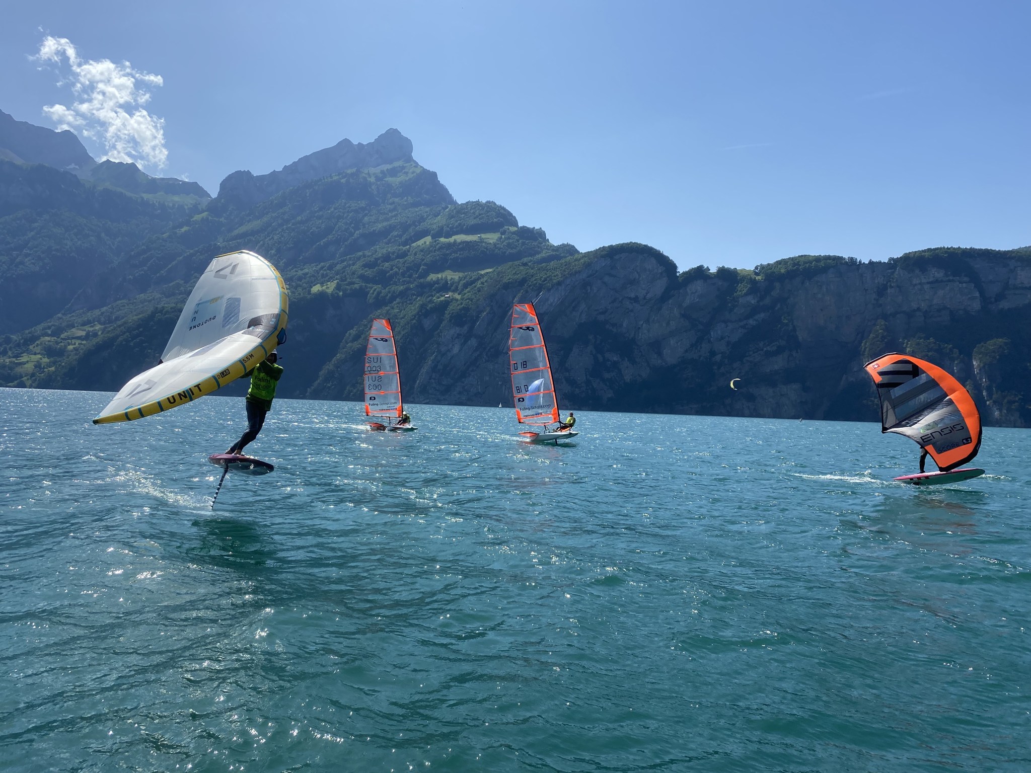 Foiling School – Foiling Kurse: Wingfoilen, Foil Segeln & Törns